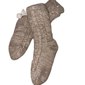 UGG Slipper Sox Pom Pom’s Tan  Thick Fleece Lined Cozy Warm Soft Women’s Slipper